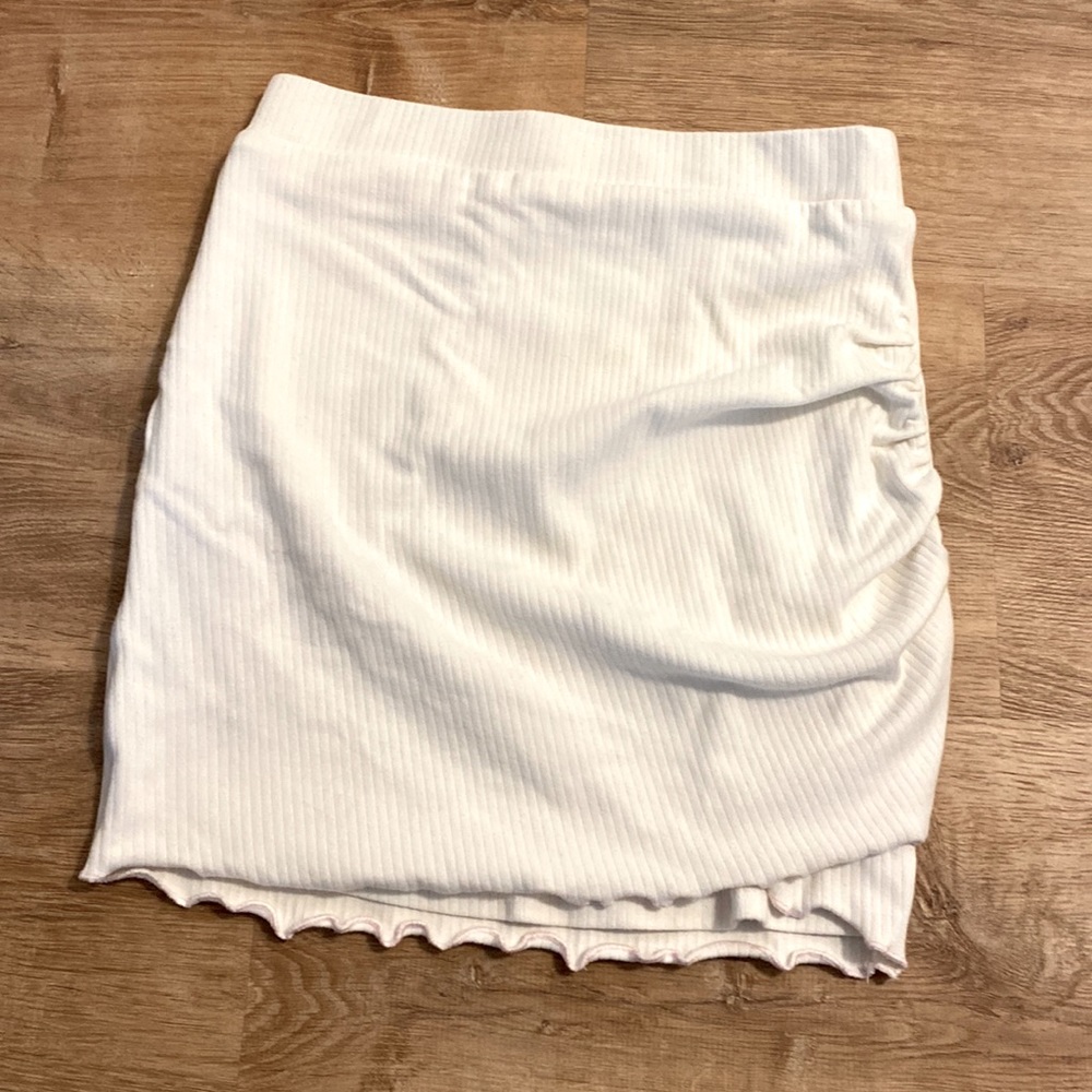 Lovers + Friends White Mini Skirt Lettuce Edge Hem - Picture 3 of 4